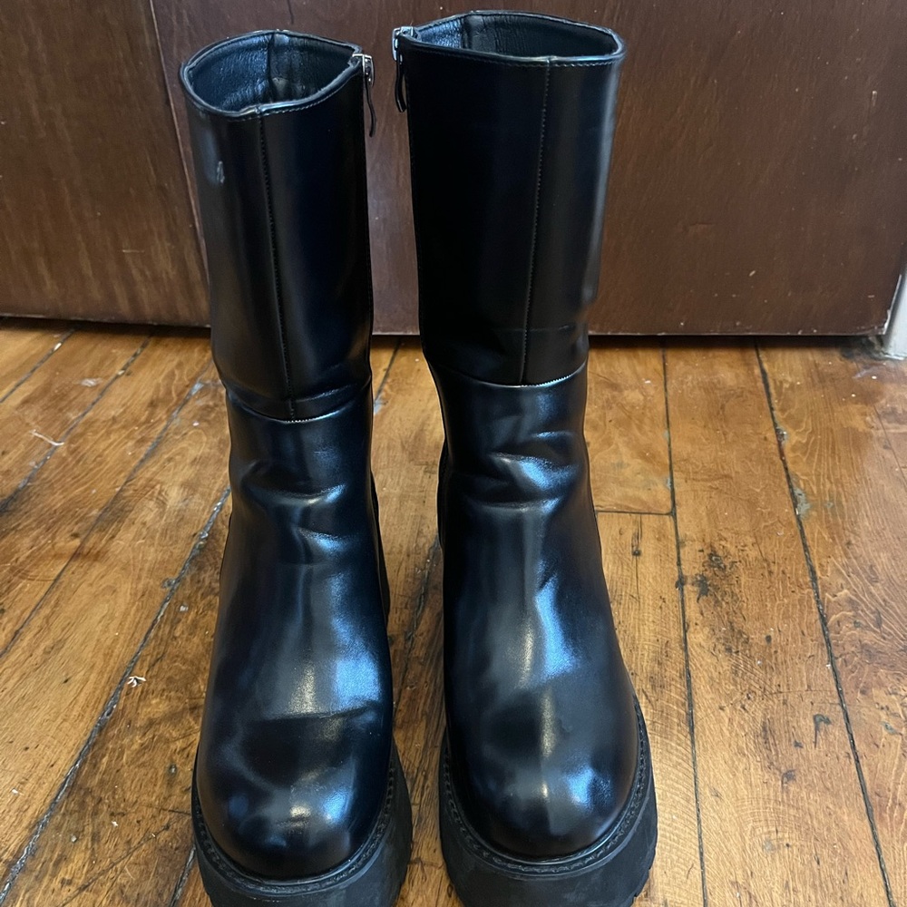 Brat boots